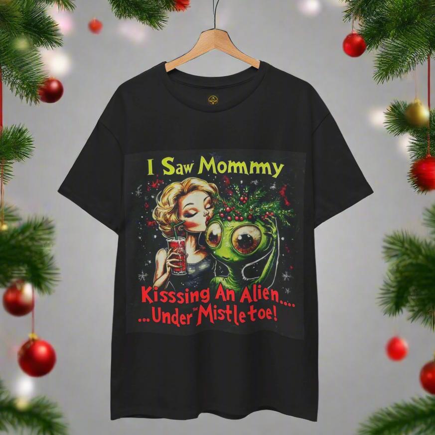 I Saw Mommy Kissing An Alien ... Under The Mistletoe Alien T-Shirt, Funy Alien Tee