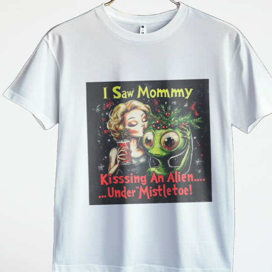 I Saw Mommy Kissing An Alien ... Under The Mistletoe Alien T-Shirt, Funy Alien Tee